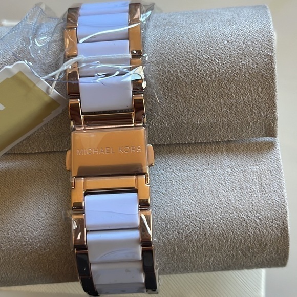 Michael Kors Parker Stainless Steel Watch with Glitz Accent - Picture 3 of 9